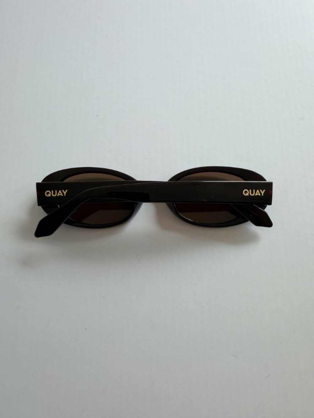 Quay Felt Cute Sunglasses 79943 in Chocolate Frame Brown Lens - Picture 2 of 4